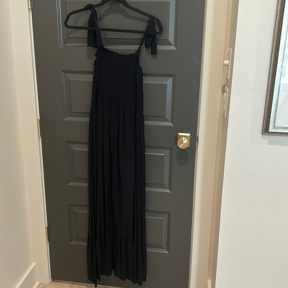 Black Zesica maxi dress size Medium